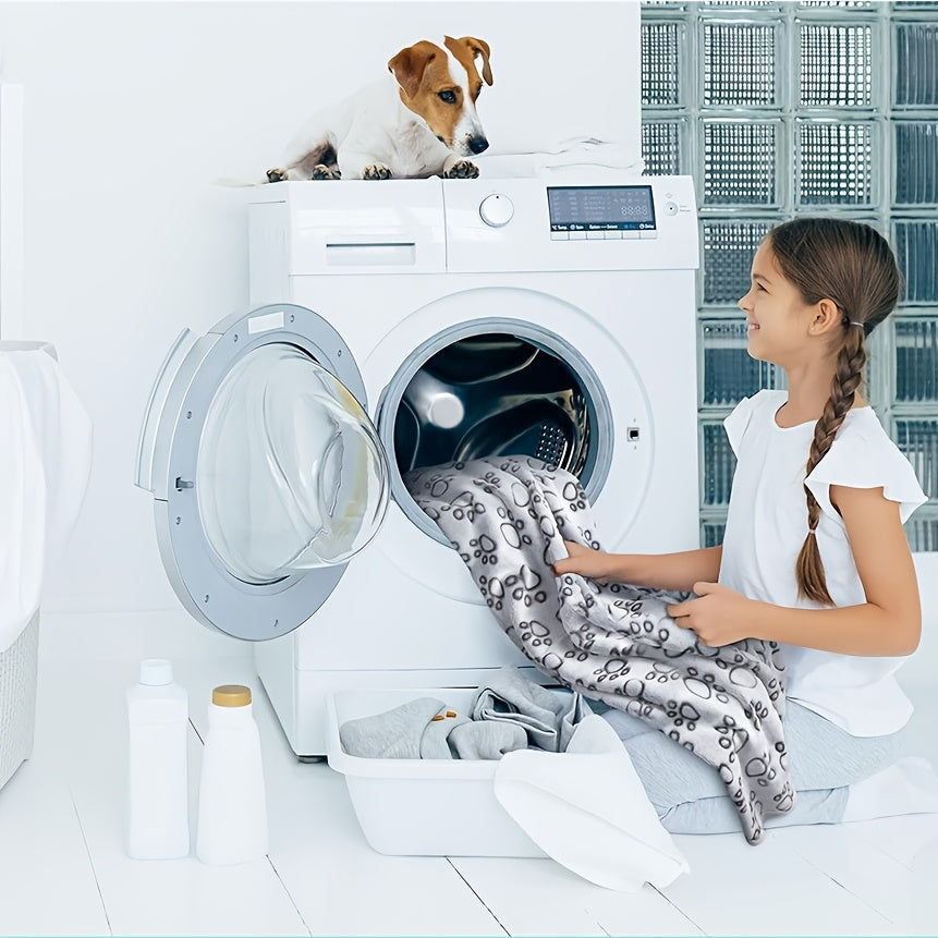 FLEECEFRIEND - Machine Washable Paw Print Blanket for Comfort & Style