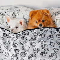 FLEECEFRIEND - Machine Washable Paw Print Blanket for Comfort & Style