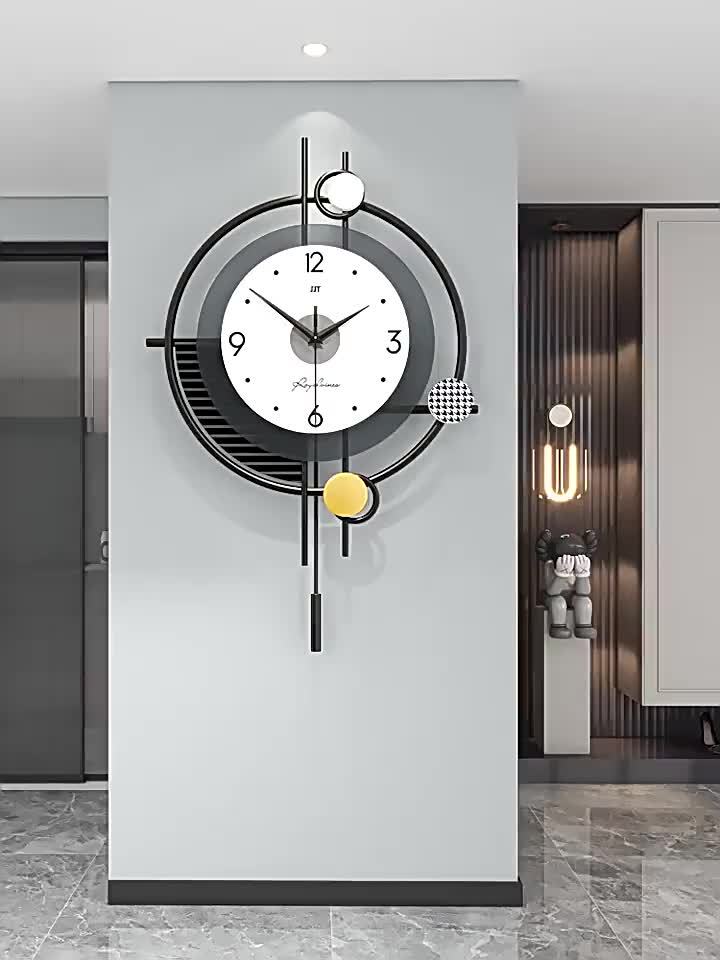 AURA - Smukły zegar do salonu z prostym akcentem designu