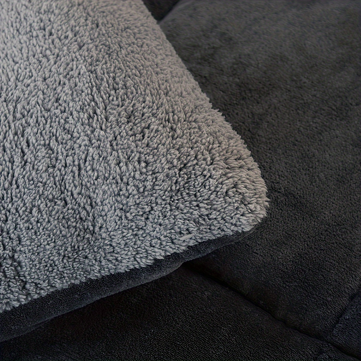 VELVLOFT – Lamb Fleece Grid Comforter