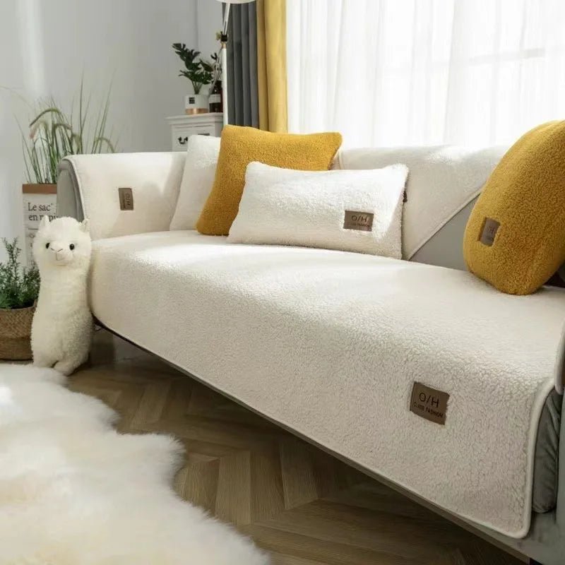 COUCHCLOUD – Plush sofa cover made of lambswool for warmth and protection 9