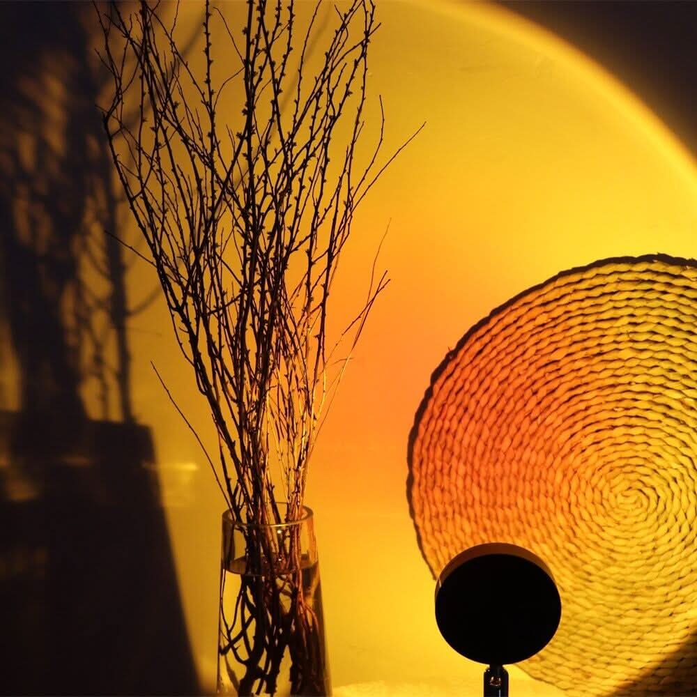 Golden Glow - LED Sunset Lamp with Adjustable 180° Projection for Relaxing Mood Lighting 3