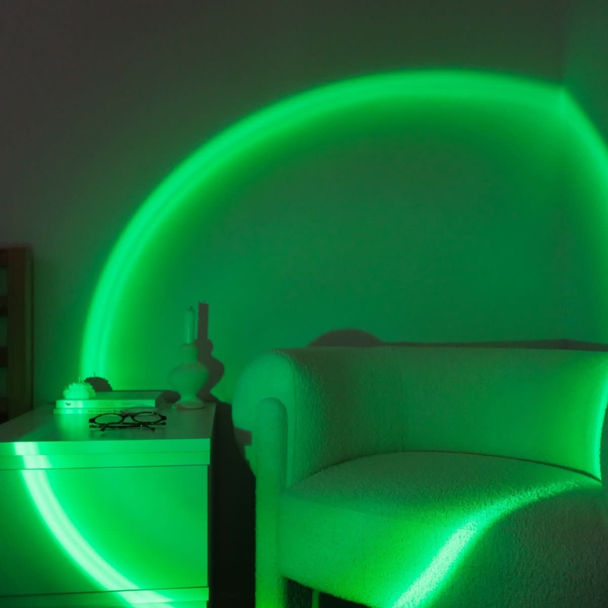 Golden Glow - LED Sunset Lamp with Adjustable 180° Projection for Relaxing Mood Lighting 6
