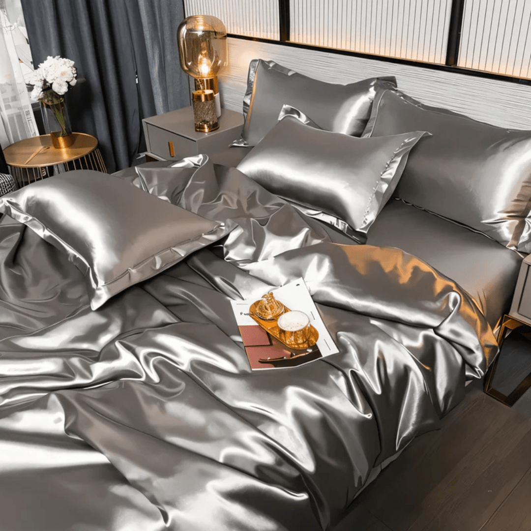 Premium Silk-Look Bed Set - Duvet Cover & Pillowcases for Year-Round Comfort 1