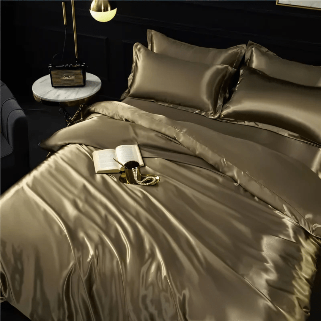 Premium Silk-Look Bed Set - Duvet Cover & Pillowcases for Year-Round Comfort 10