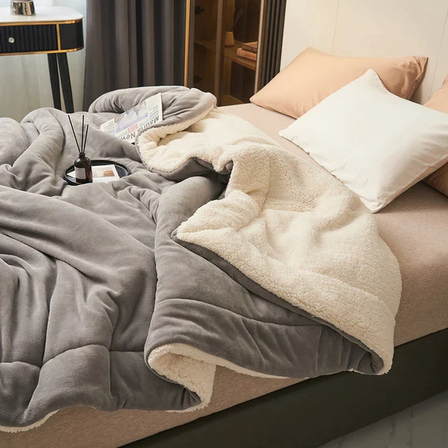 SoftHug™ - Luxurious warm fleece blanket 0