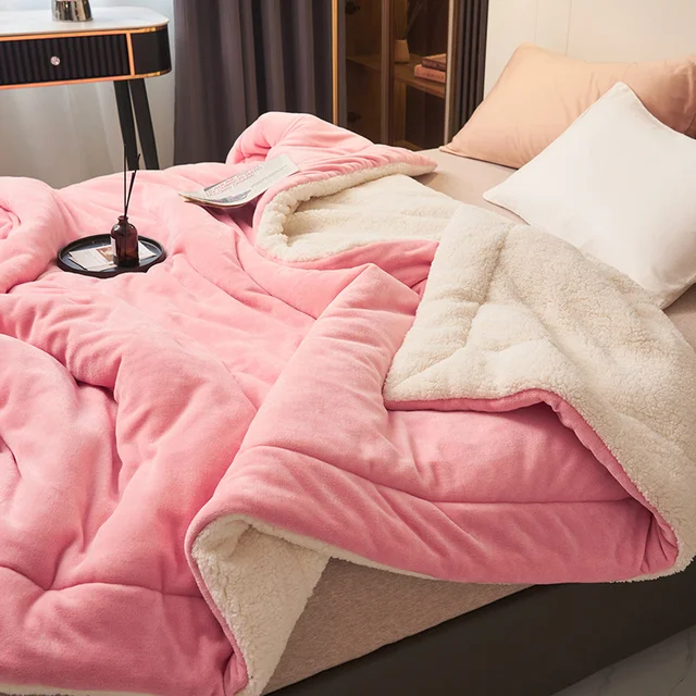 SoftHug™ - Luxurious warm fleece blanket 10
