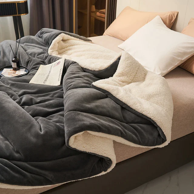 SoftHug™ - Luxurious warm fleece blanket 6