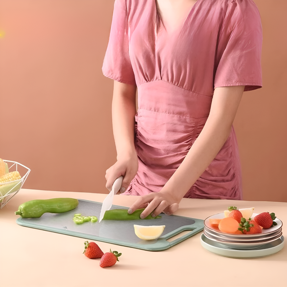 Stylish Double-Sided Chopping Board with Integrated Garlic Grinder & Non-Stick Surface 2