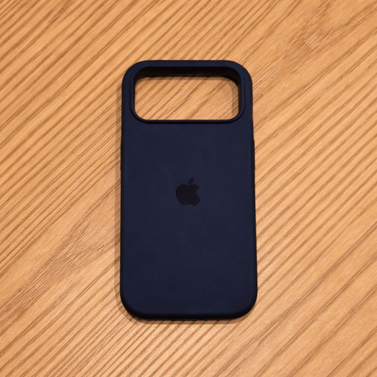 VELVIGUARD – MagSafe Compatible Silicone Case with Soft Touch Surface for iPhone 8