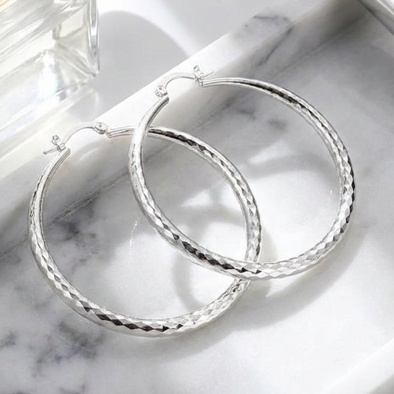 SPARKLUXE – Hoop Earrings for Timeless Shine and Sophistication