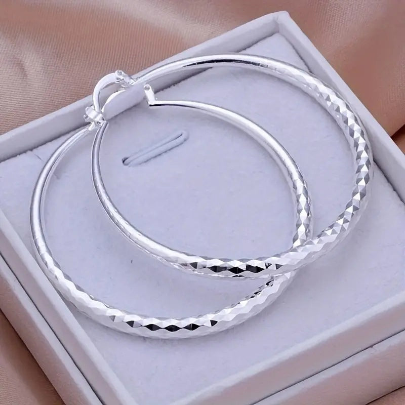 SPARKLUXE – Hoop Earrings for Timeless Shine and Sophistication